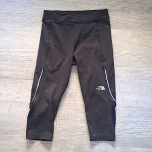 The Noeth Face Cropped Black Vapor Wick Leggings size Small
